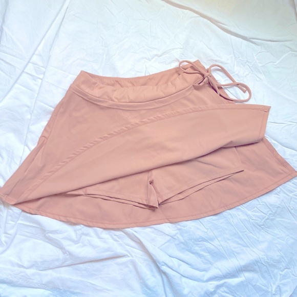 Halara A line Peach skort with a side opening and inner pocket - Picture 1 of 4